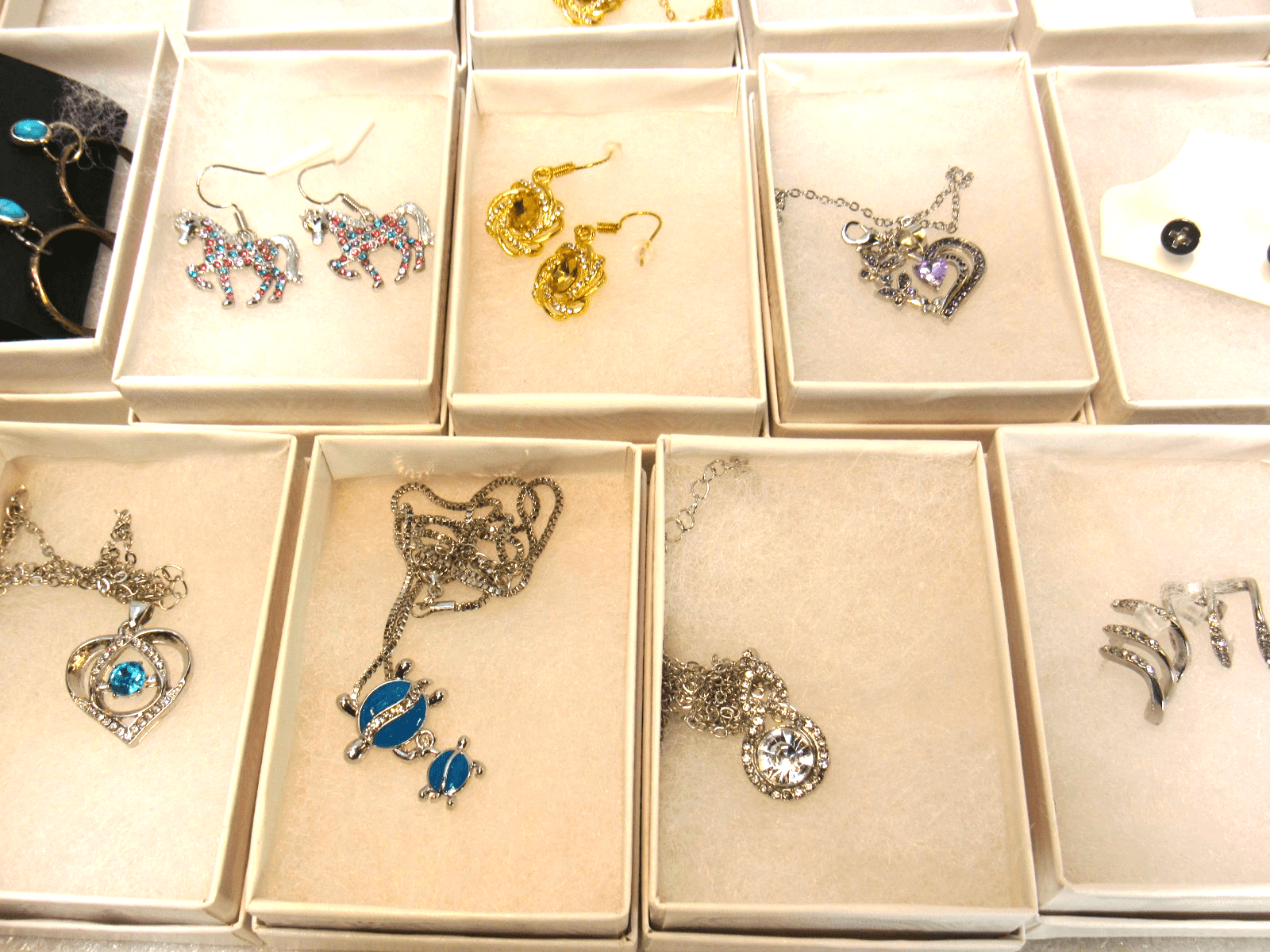 34 Pc New Fashion Jewerly Lot Necklaces Earrings Gift Boxes (Y14M) - Thumbnail 4