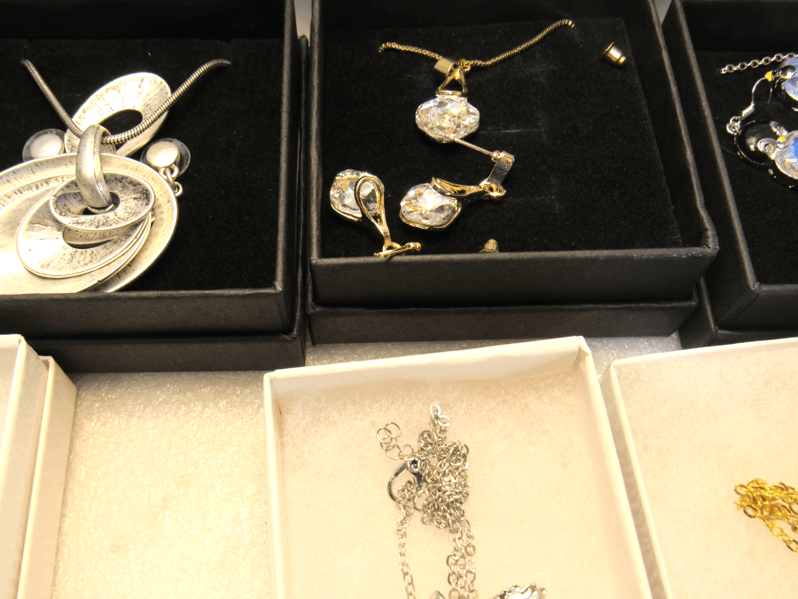 34 Pc New Fashion Jewerly Lot Necklaces Earrings Gift Boxes (Y14M) - Thumbnail 11