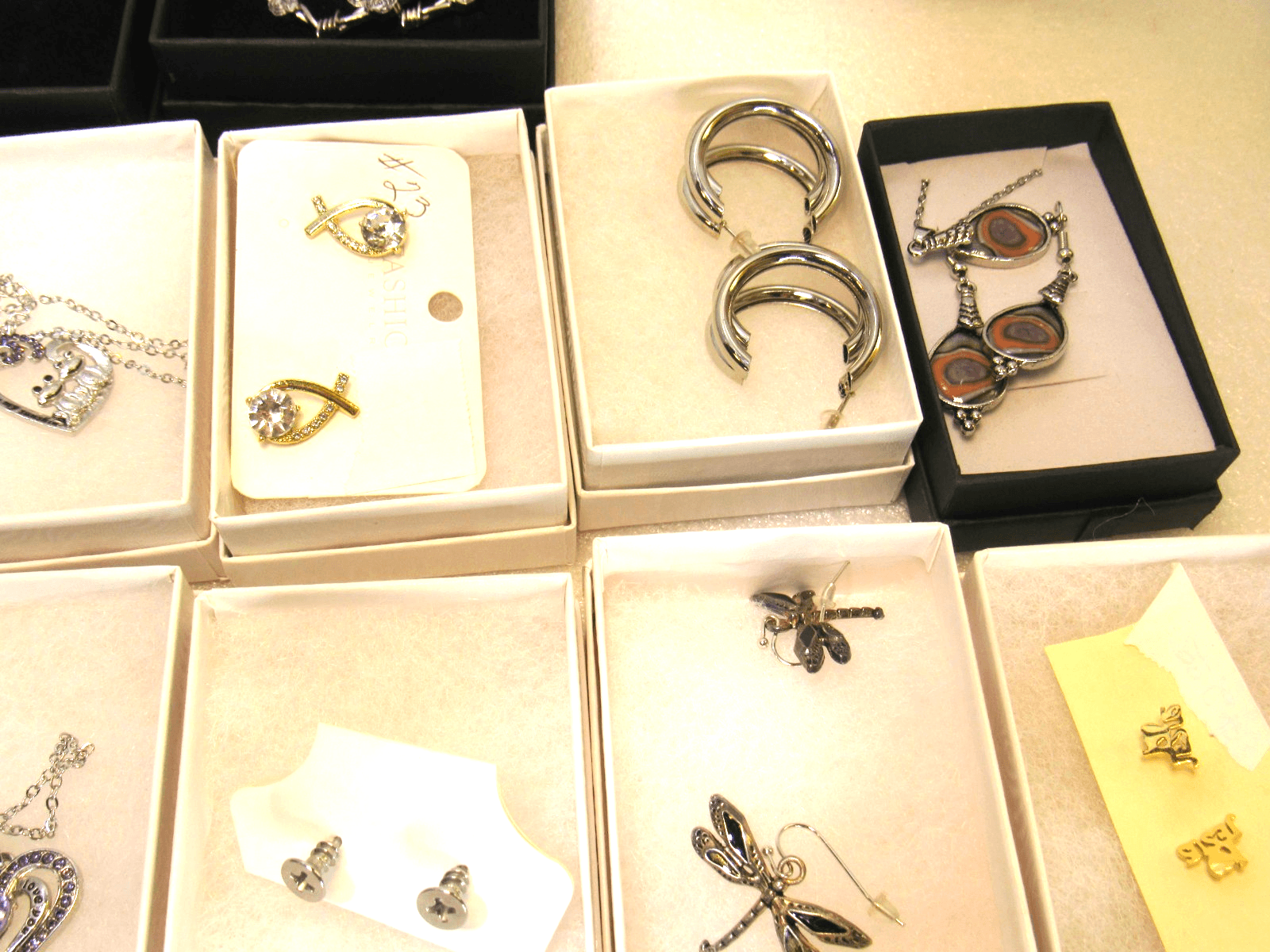 34 Pc New Fashion Jewerly Lot Necklaces Earrings Gift Boxes (Y14M) - Thumbnail 6
