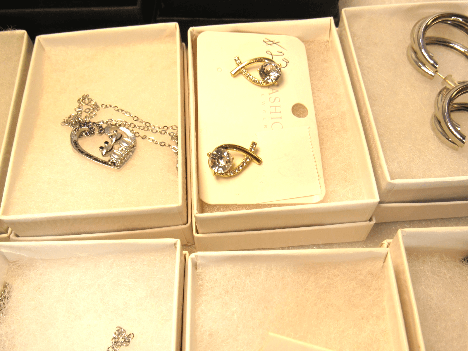 34 Pc New Fashion Jewerly Lot Necklaces Earrings Gift Boxes (Y14M) - Thumbnail 21