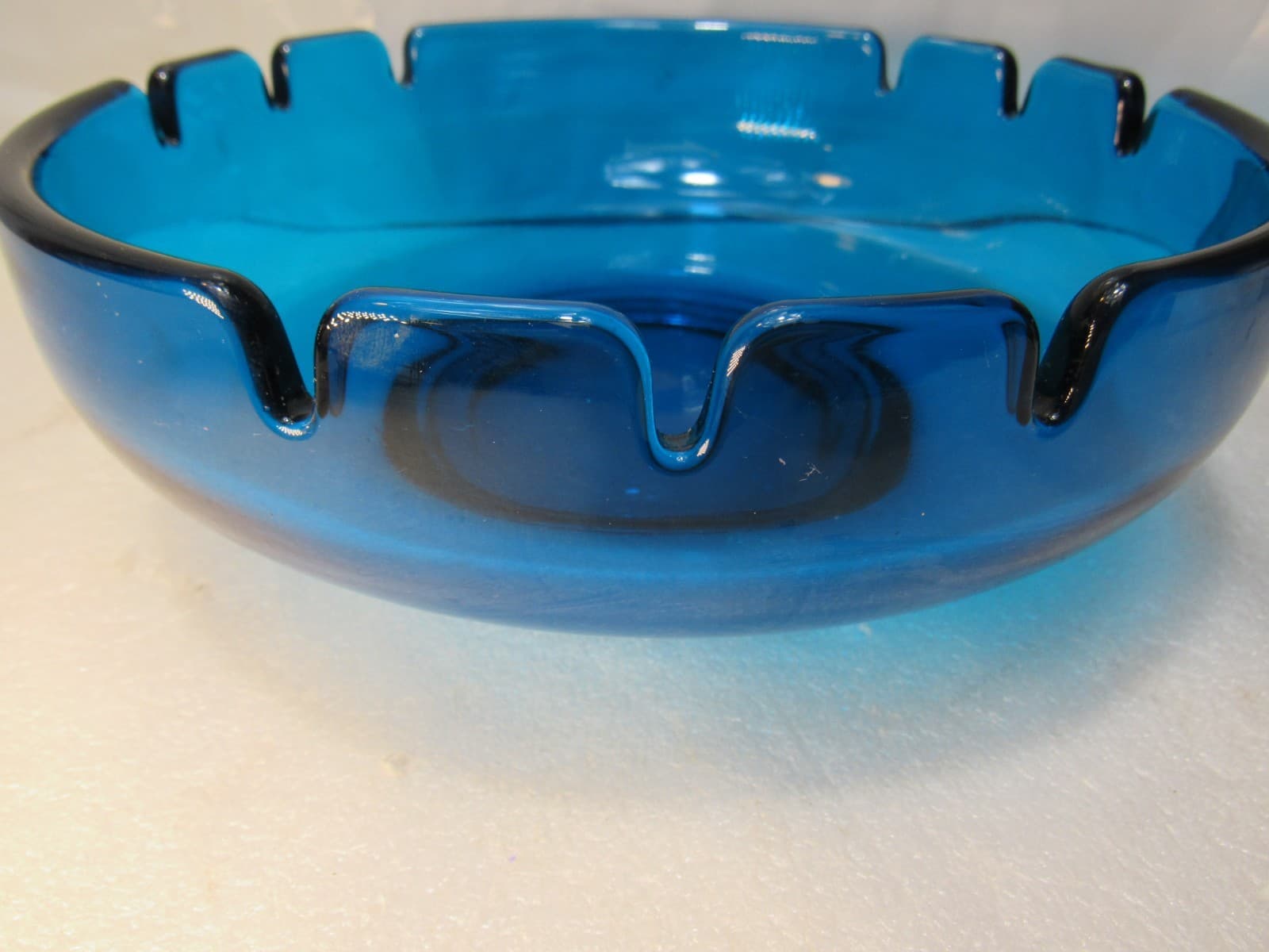 Large 9.5" Vintage MCM Viking Glass Co. Ashtray Bluenique Blue Round (W40J) - Thumbnail 4