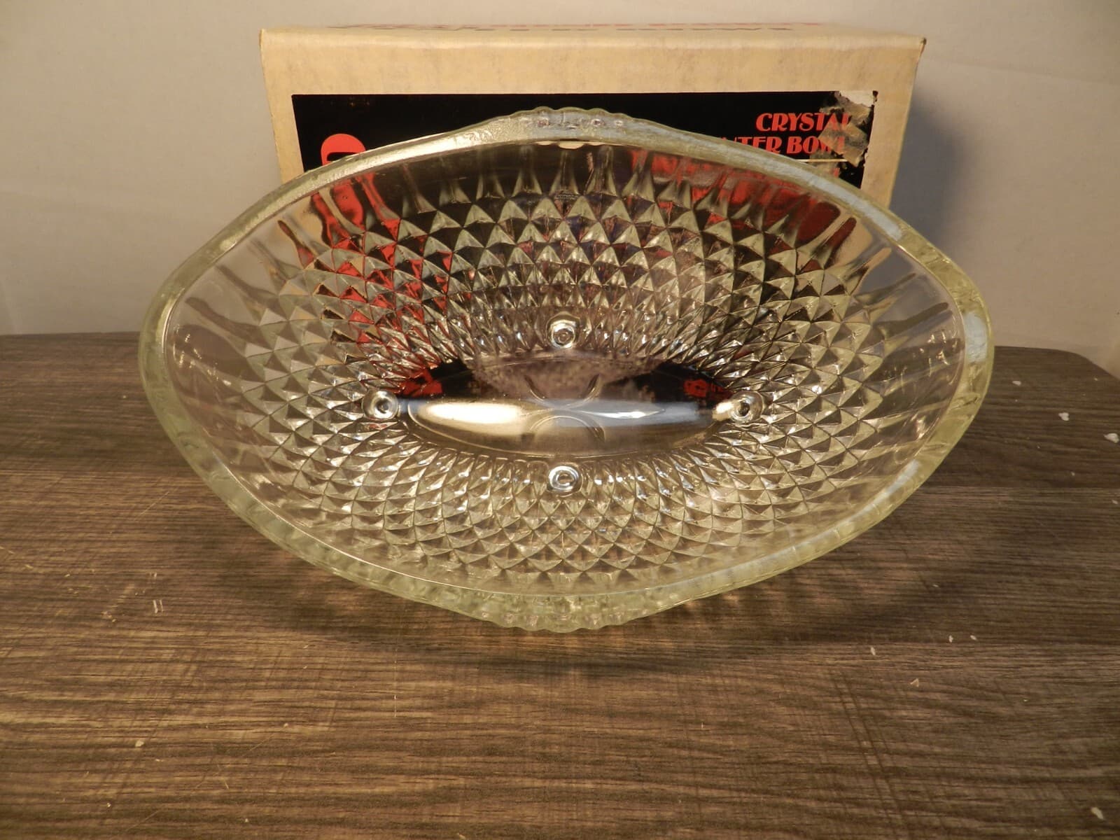 Beautiful Vintage Diamond Point 8 1/2” Oval Crystal Bowl With Box C89J - Thumbnail 2