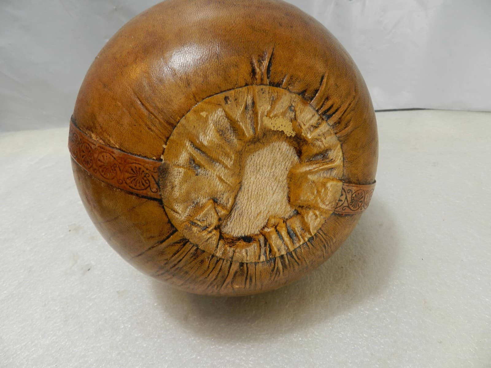 Vintage Italian Leather HandWrapped Decanter Bottle Lion Head Design Empty Y17J - Thumbnail 12