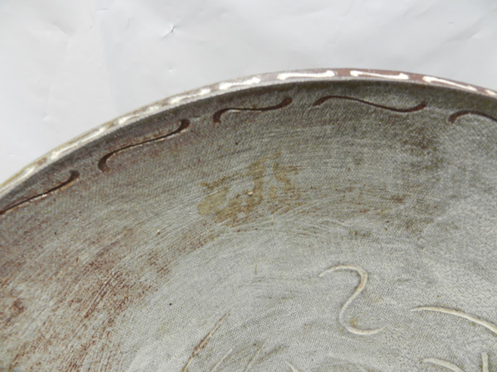 12.5" Ceramic Pottery Footed Serving Bowl Etched Flared Rim Earth Tones Z85S - Thumbnail 4