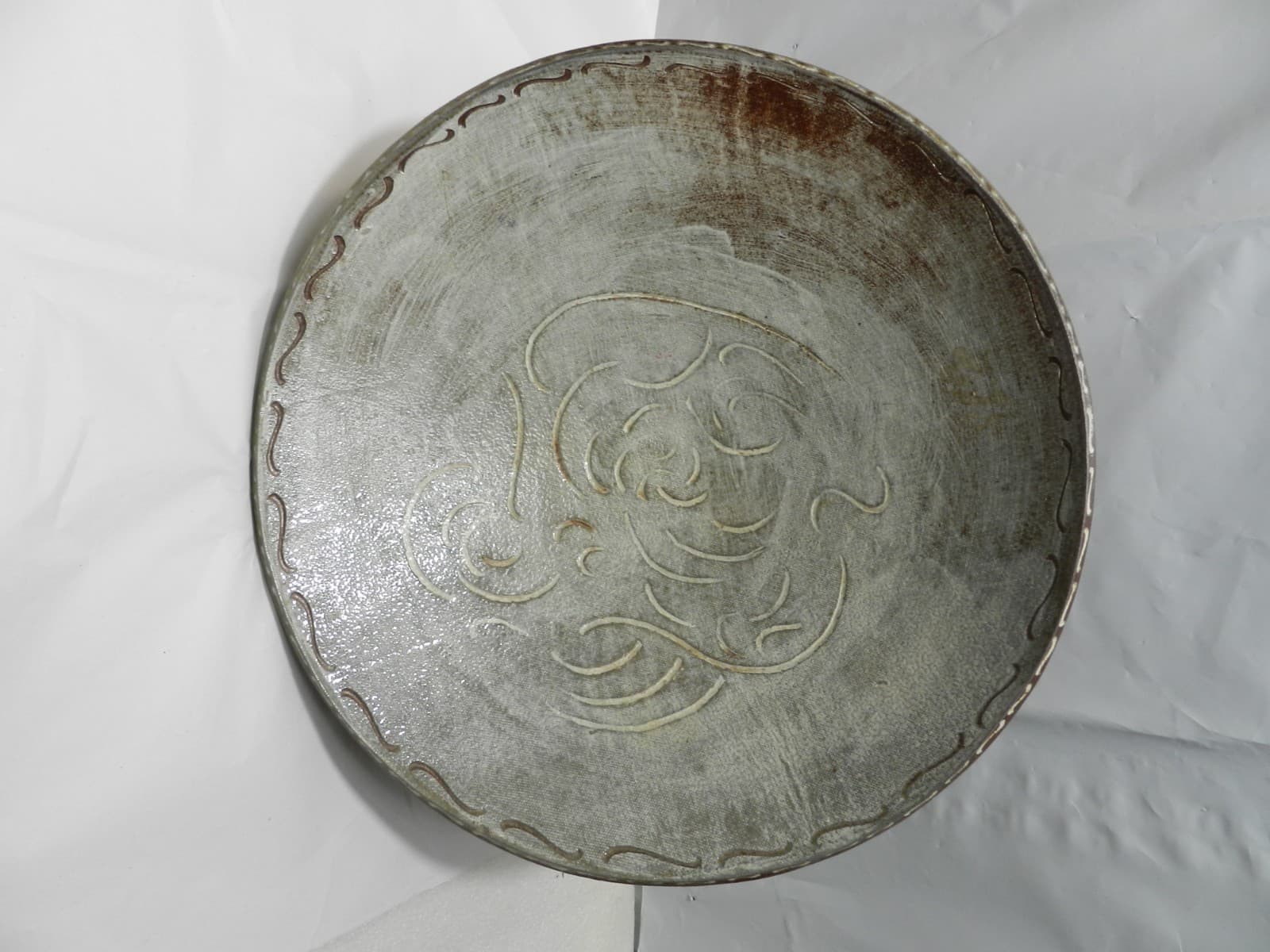 12.5" Ceramic Pottery Footed Serving Bowl Etched Flared Rim Earth Tones Z85S - Thumbnail 2