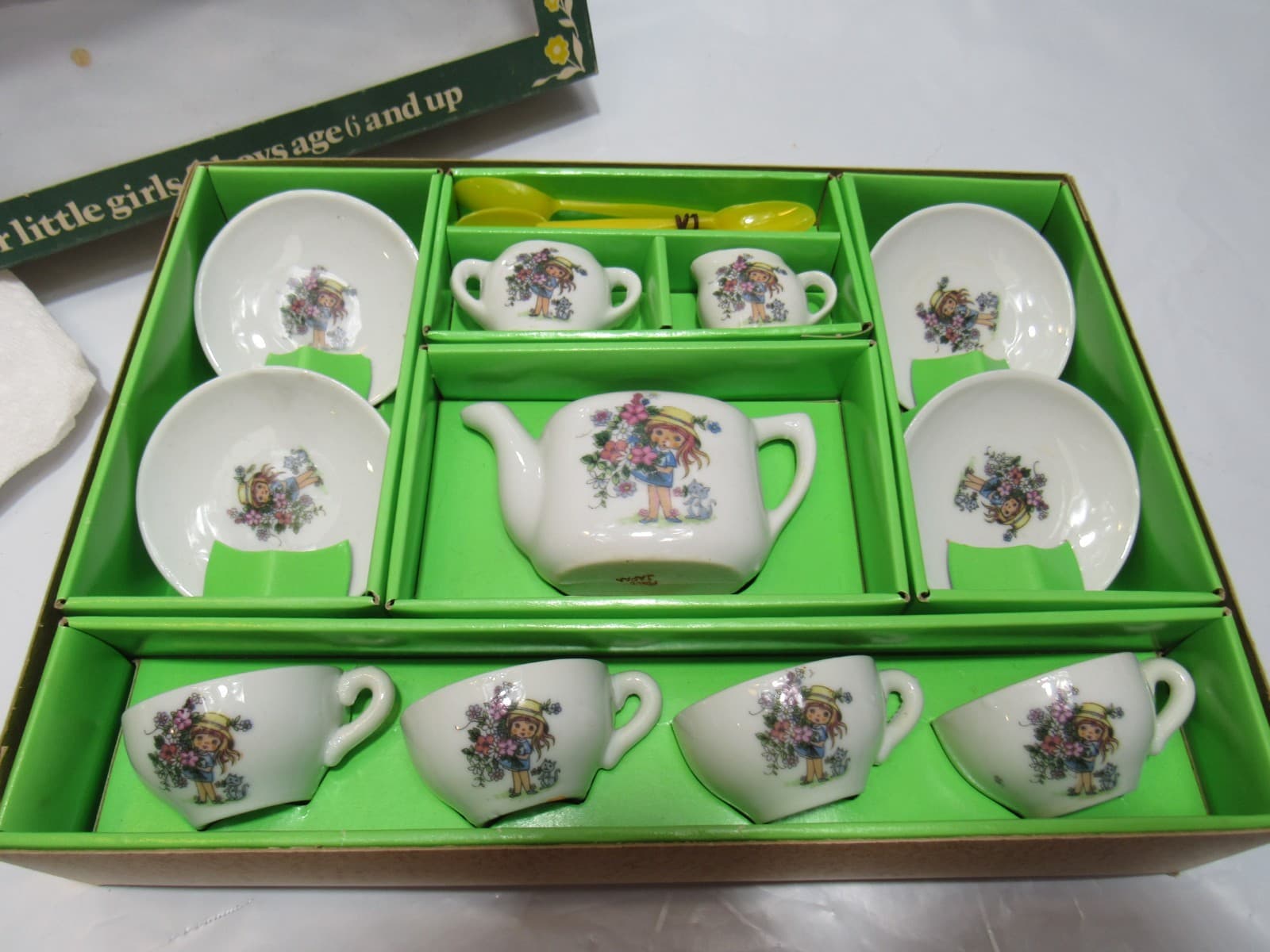 Vintage Chilton Toys Little Girls, Flowers and Cat Tea Set Service for 4 T77JJ - Thumbnail 2