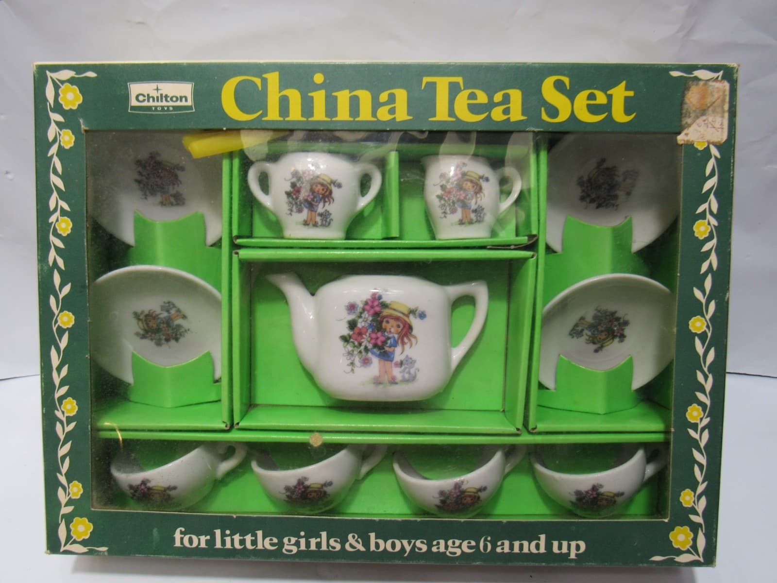 Vintage Chilton Toys Little Girls, Flowers and Cat Tea Set Service for 4 T77JJ