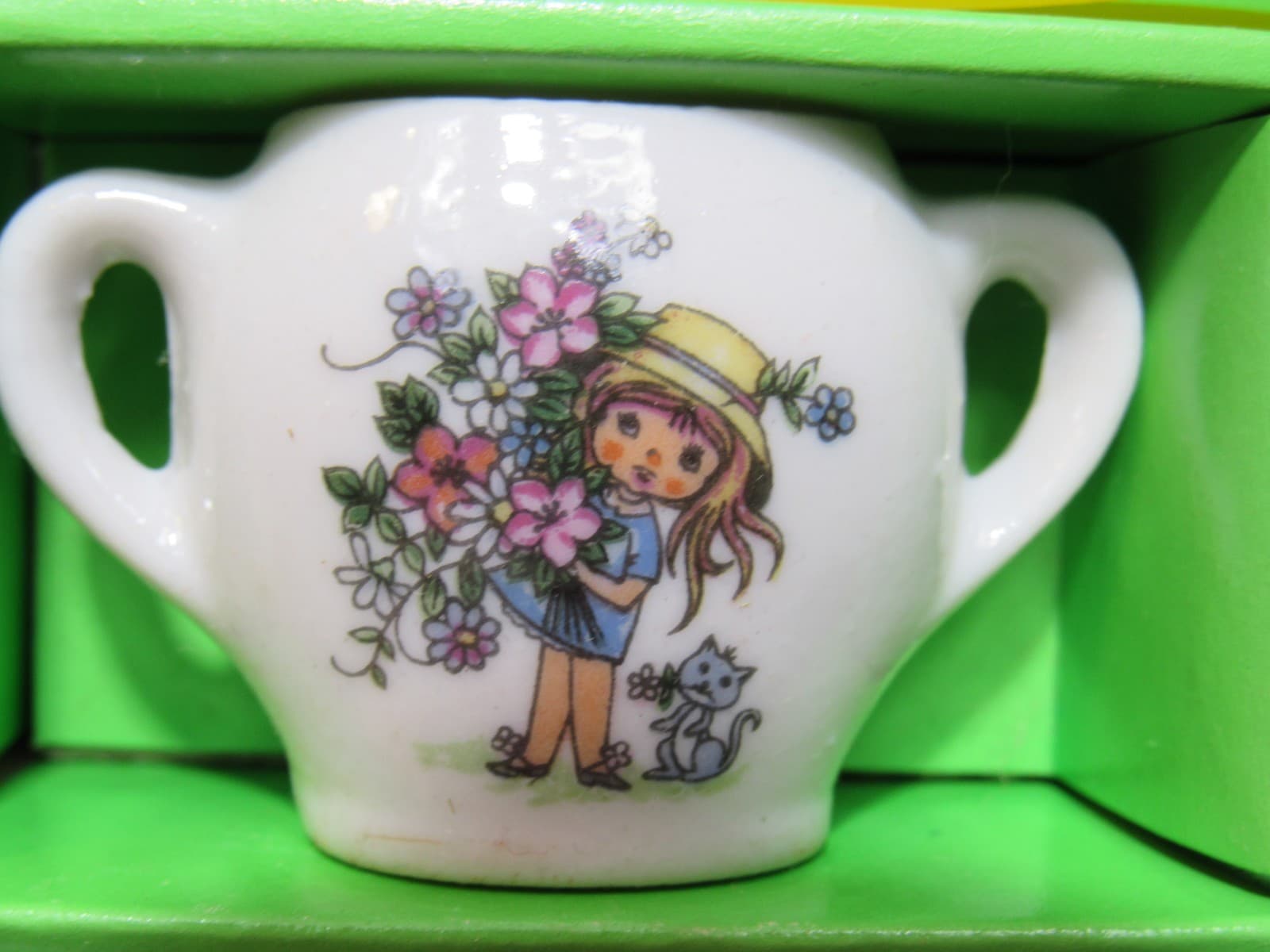 Vintage Chilton Toys Little Girls, Flowers and Cat Tea Set Service for 4 T77JJ - Thumbnail 5