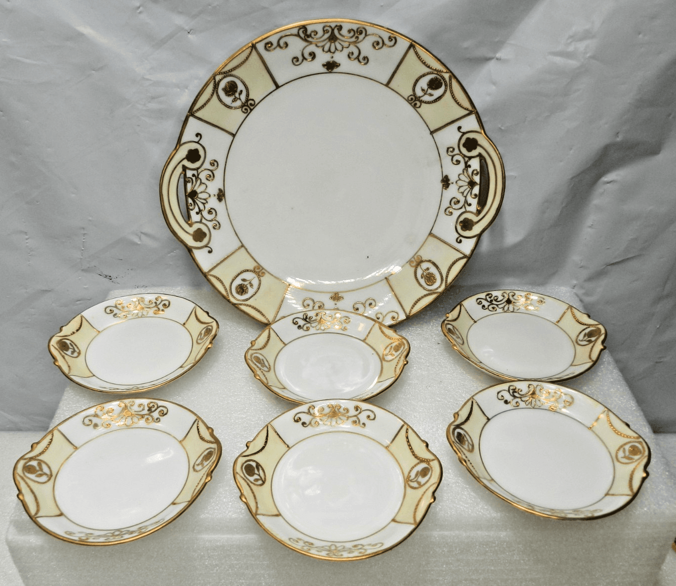 Vintage Nippon Gold Gilt Serving Tray and 6 Saucers (H31J)