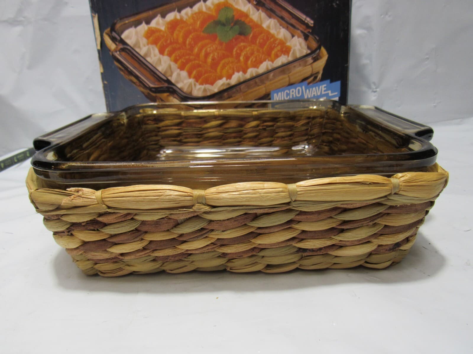 Anchor Hocking Brown Glass Basket Buffet Cake Pan w/Basket 8x8 (R31J) - Thumbnail 2