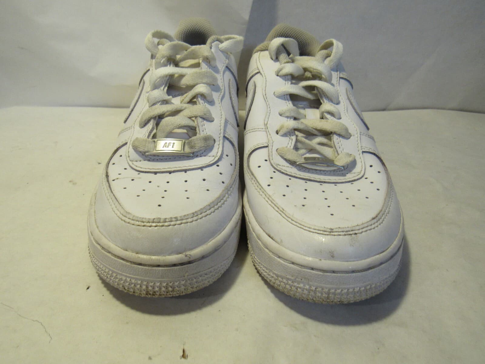 Nike Air Force 1 Low GS Triple White Colorway Size 6Y DH2920-111 (U38K) - Thumbnail 3