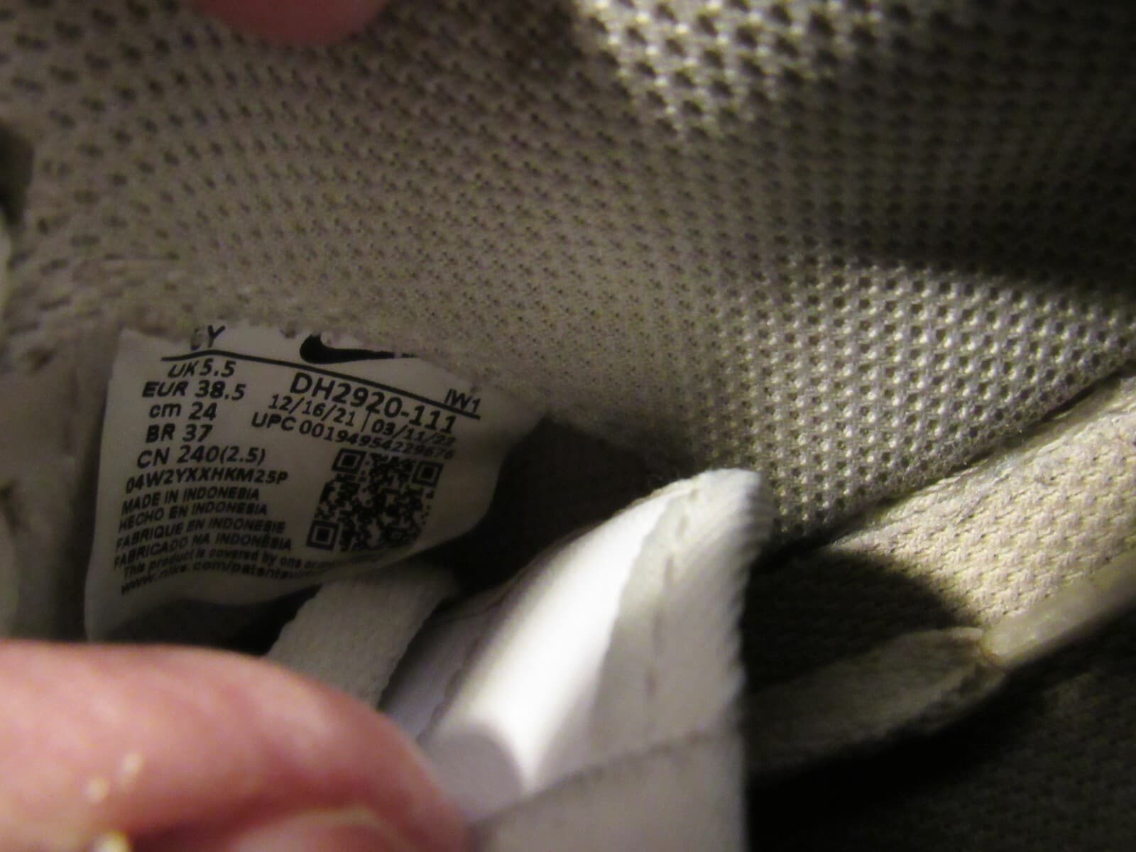 Nike Air Force 1 Low GS Triple White Colorway Size 6Y DH2920-111 (U38K) - Thumbnail 5