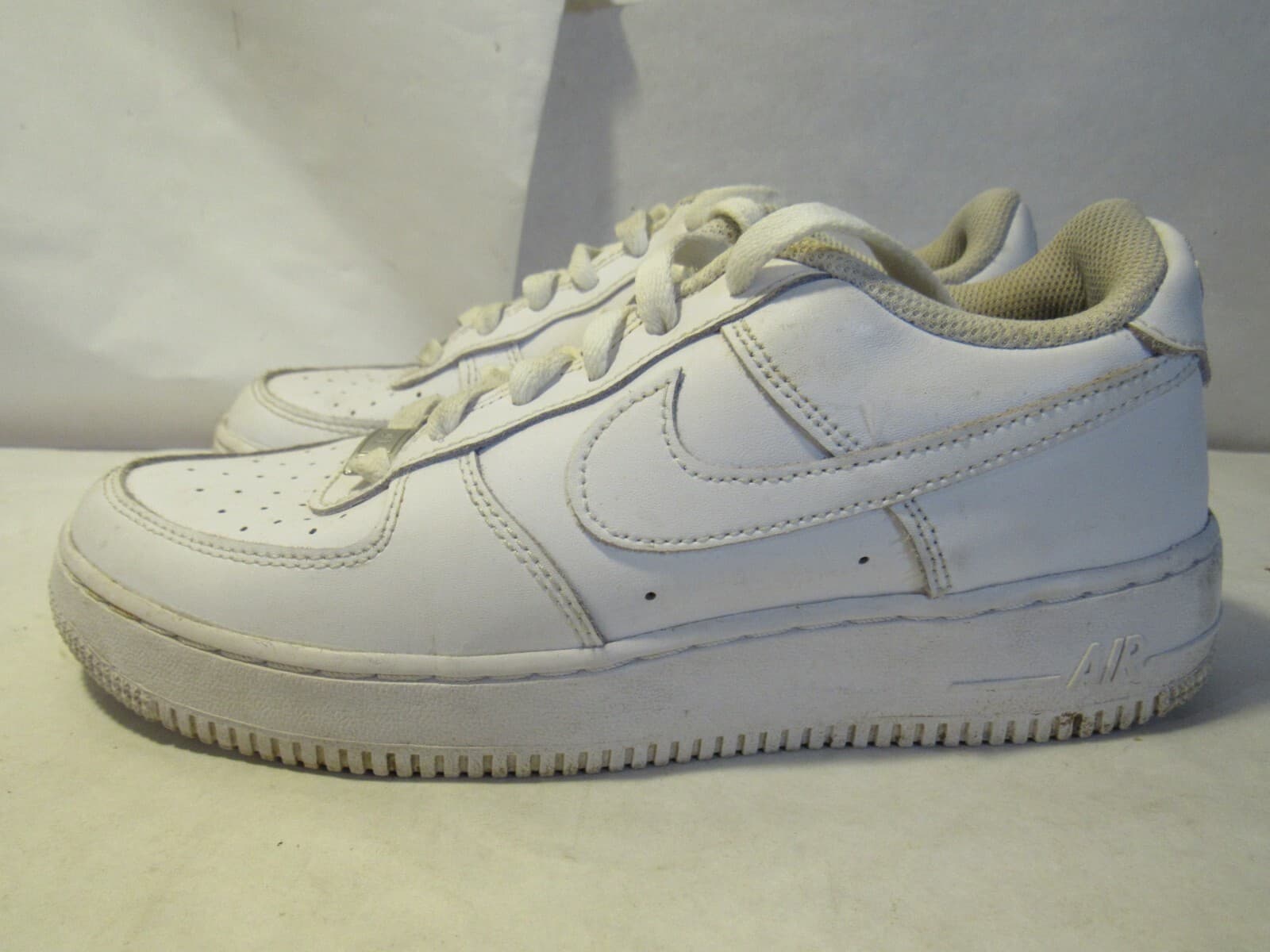 Nike Air Force 1 Low GS Triple White Colorway Size 6Y DH2920-111 (U38K)