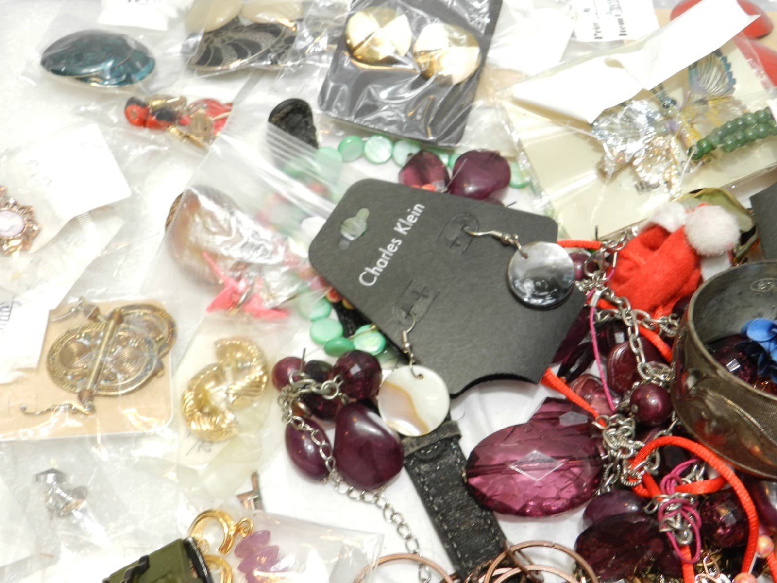 5.5lbs + Costume Jewerly Lot Earrings Necklaces Rings Watches (E62K) - Thumbnail 10