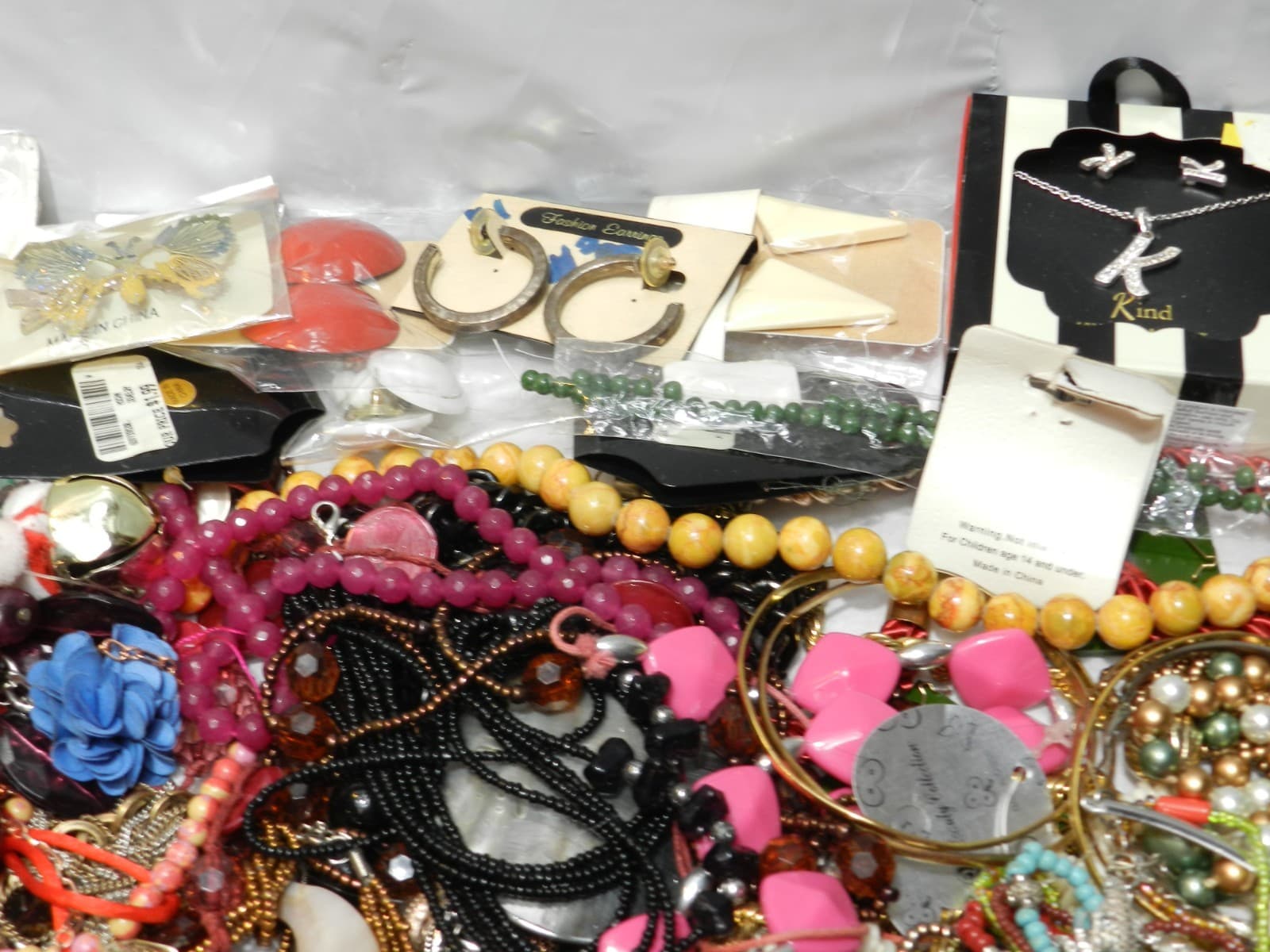 5.5lbs + Costume Jewerly Lot Earrings Necklaces Rings Watches (E62K) - Thumbnail 7