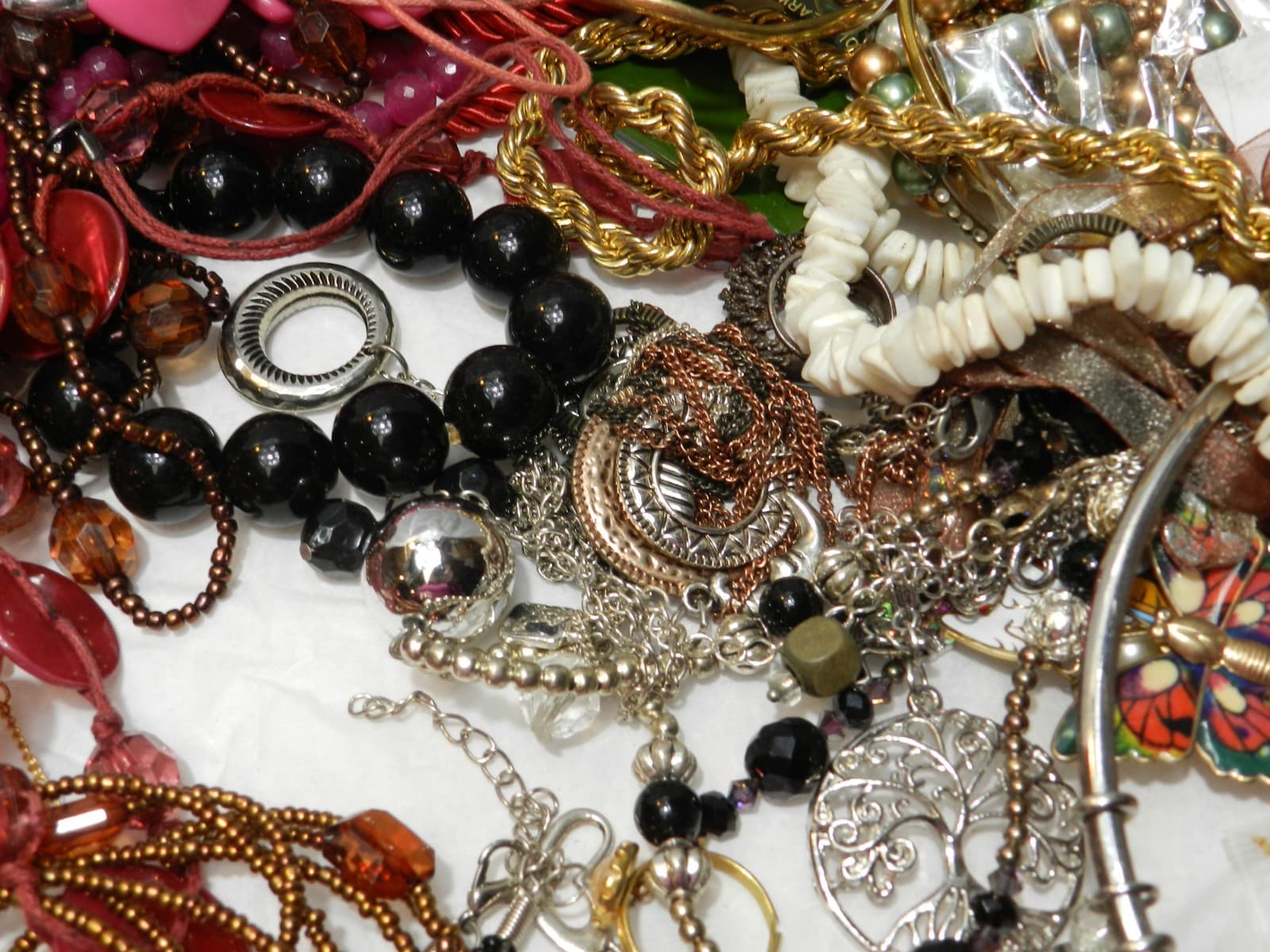 5.5lbs + Costume Jewerly Lot Earrings Necklaces Rings Watches (E62K) - Thumbnail 11