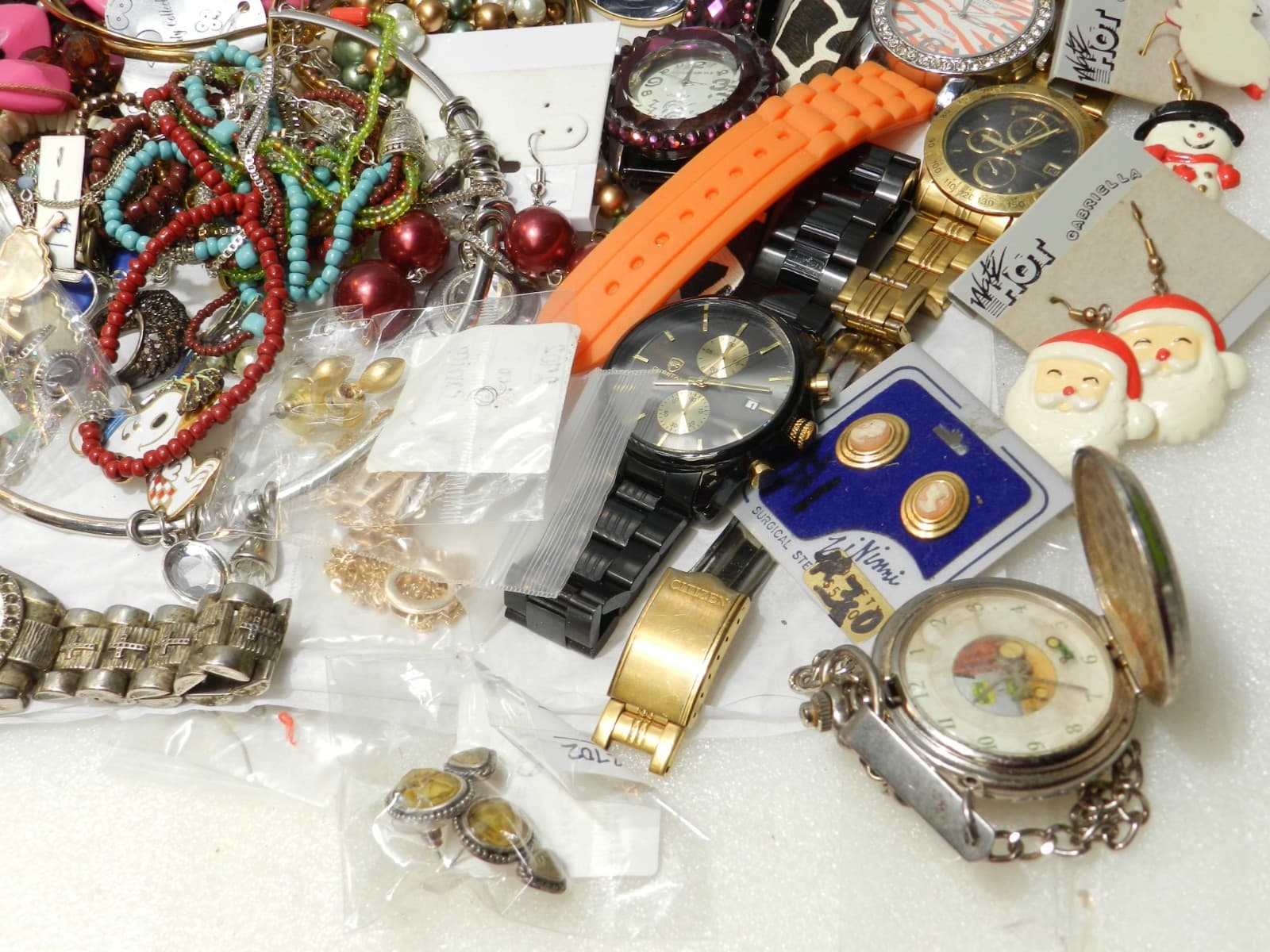 5.5lbs + Costume Jewerly Lot Earrings Necklaces Rings Watches (E62K) - Thumbnail 5