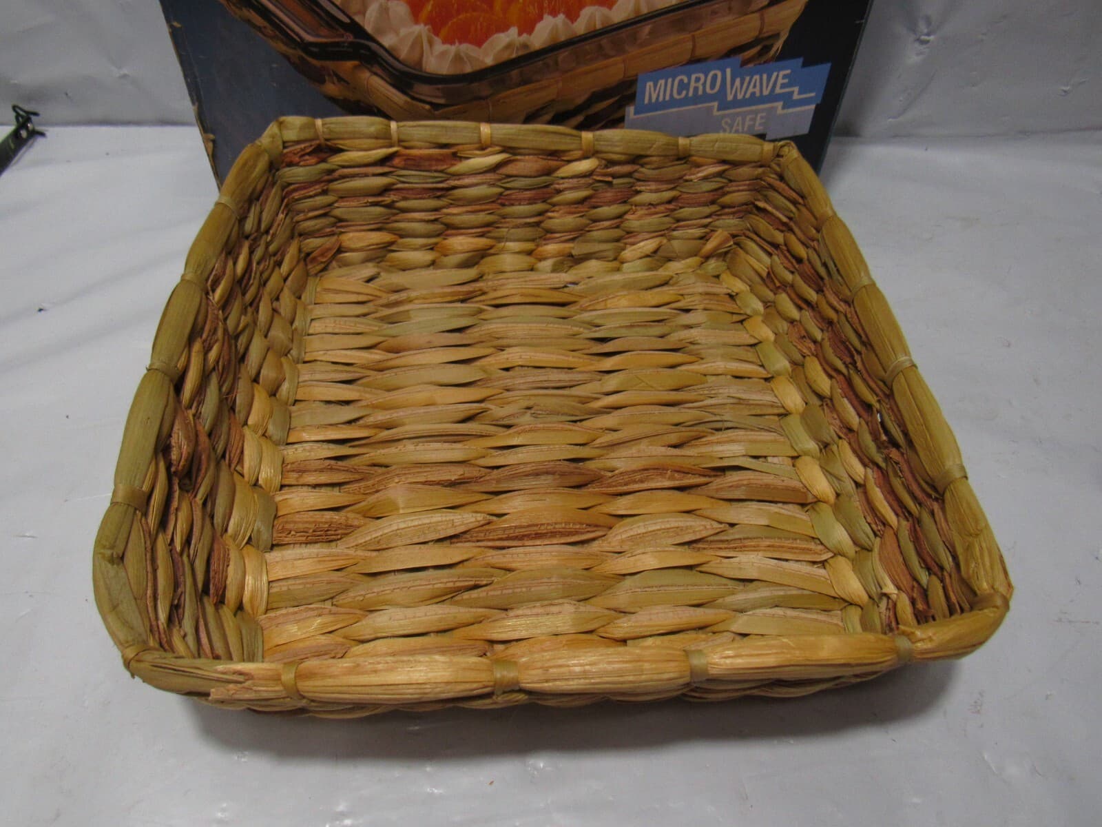 Anchor Hocking Brown Glass Basket Buffet Cake Pan w/Basket 8x8 (R31J) - Thumbnail 4