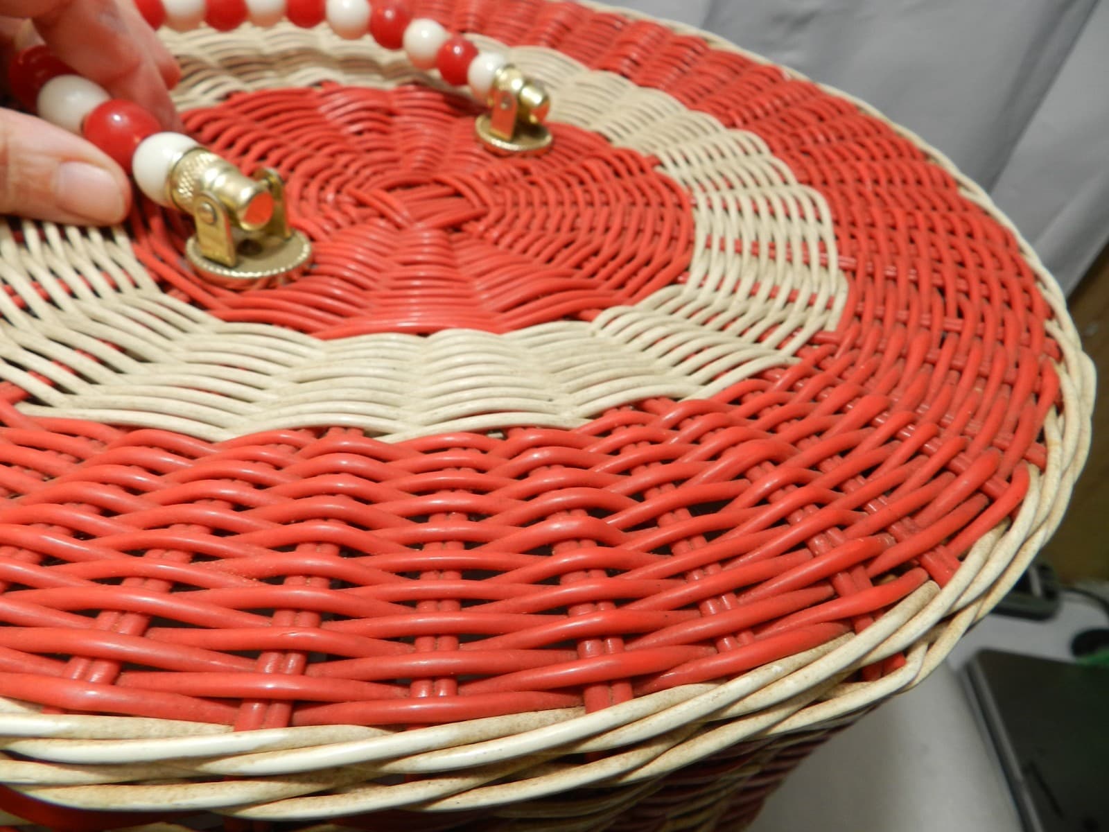 VTG 60s Red/White Wicker Hat Wig Box Locking Lid Beaded Handle Hong Kong 14" B4M - Thumbnail 5