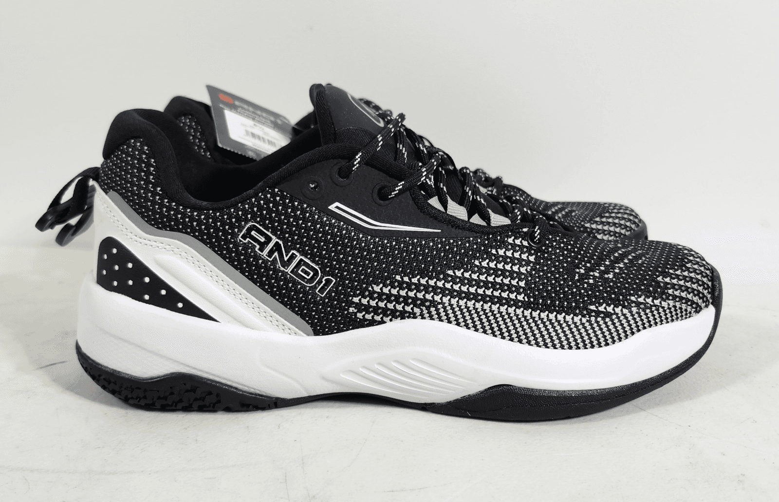AND1 Men's 8.5 Tangent Low-Top Basketball Sneakers Black White Athletic Shoes - Thumbnail 6