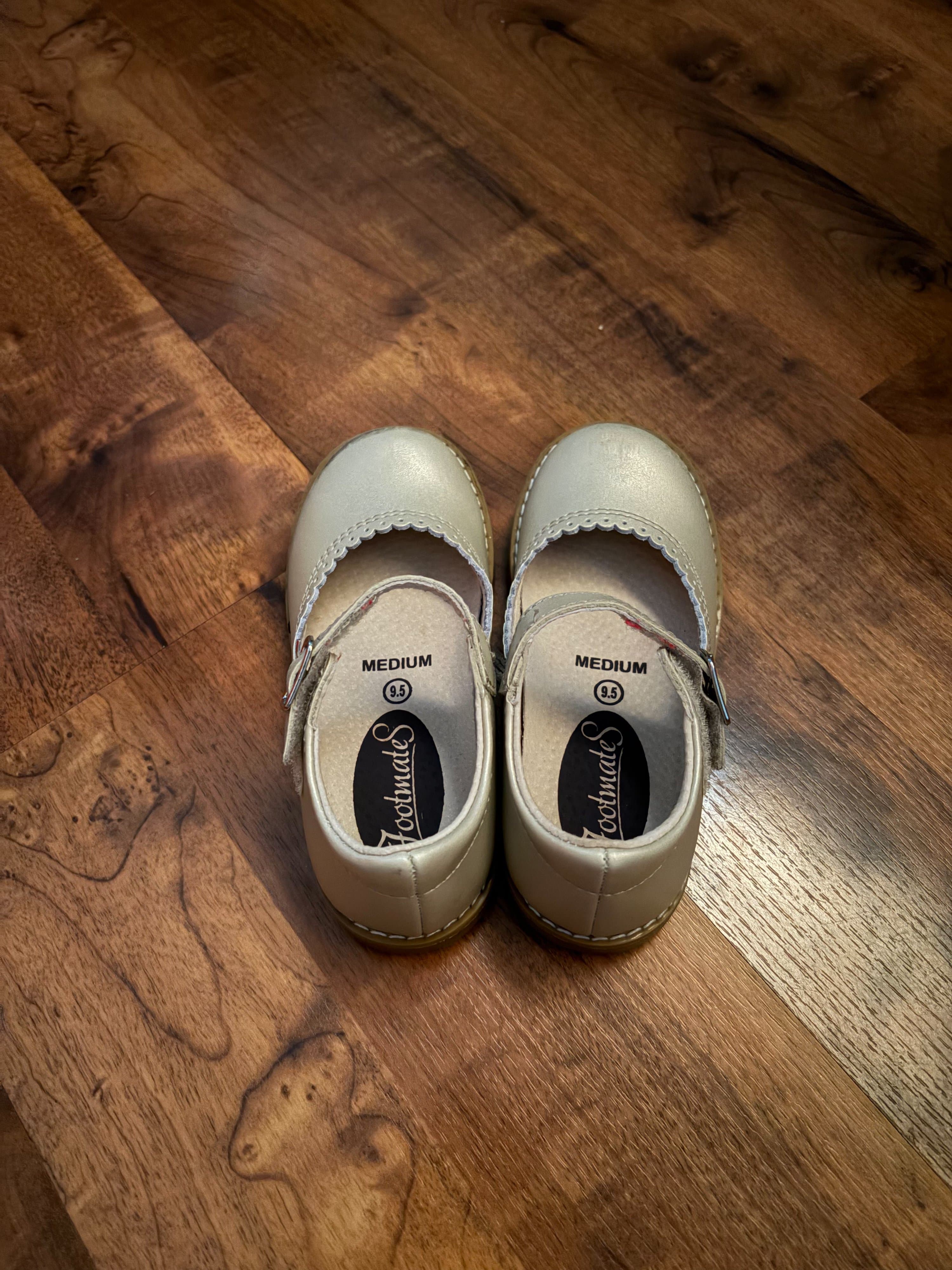 Footmates girls size 9.5 medium Mary Janes - Thumbnail 2
