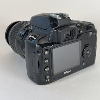 Nikon D40 DSLR + 18-55mm Lens PARTS/REPAIR Flash Issue + Damaged Lens - Thumbnail 4