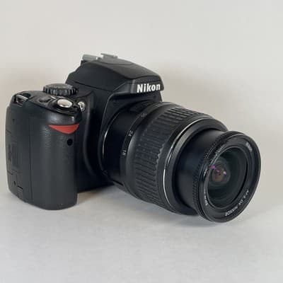 Nikon D40 DSLR + 18-55mm Lens PARTS/REPAIR Flash Issue + Damaged Lens - Thumbnail 2