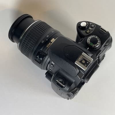 Nikon D40 DSLR + 18-55mm Lens PARTS/REPAIR Flash Issue + Damaged Lens - Thumbnail 5