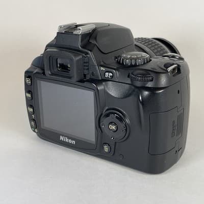 Nikon D40 DSLR + 18-55mm Lens PARTS/REPAIR Flash Issue + Damaged Lens - Thumbnail 3