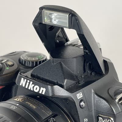 Nikon D40 DSLR + 18-55mm Lens PARTS/REPAIR Flash Issue + Damaged Lens - Thumbnail 11