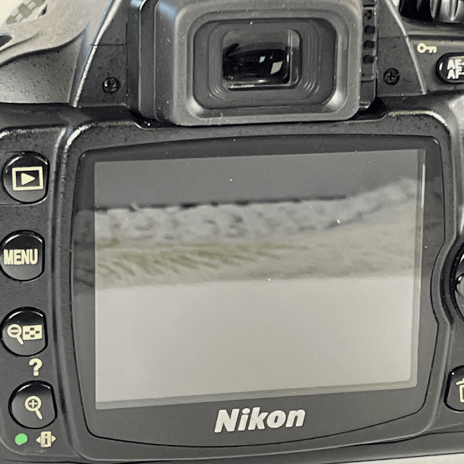 Nikon D40 DSLR + 18-55mm Lens PARTS/REPAIR Flash Issue + Damaged Lens - Thumbnail 7