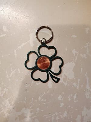 Lucky Penny Four Leaf Clover 3dPrinted Keychain Color Of Green May Vary On Stock - Thumbnail 3