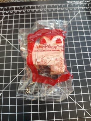 New McDonald's 2020 Walt Disney World Mickey & Minnie's Runaway Railway Toy #6 - Thumbnail 2