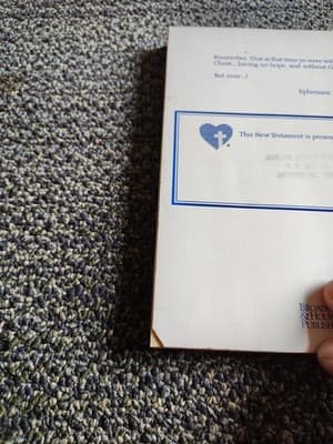 Here's Hope: New Testament, New - Paperback, by Holman Bible Publishers - Good - Thumbnail 4
