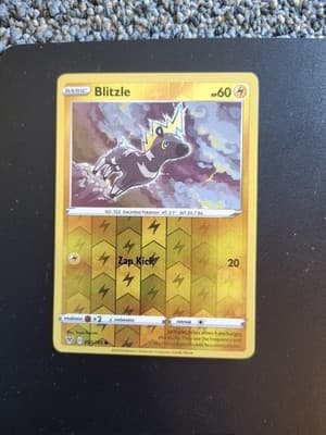 Pokémon TCG Blitzle Vivid Voltage 053/185 Regular Common (Pikachu Stamp #15)