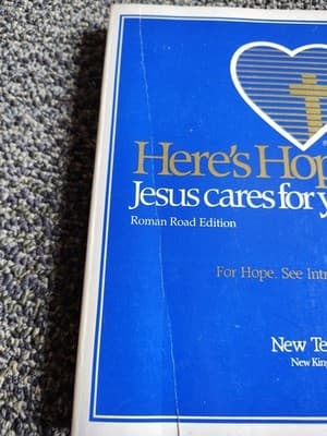 Here's Hope: New Testament, New - Paperback, by Holman Bible Publishers - Good - Thumbnail 2