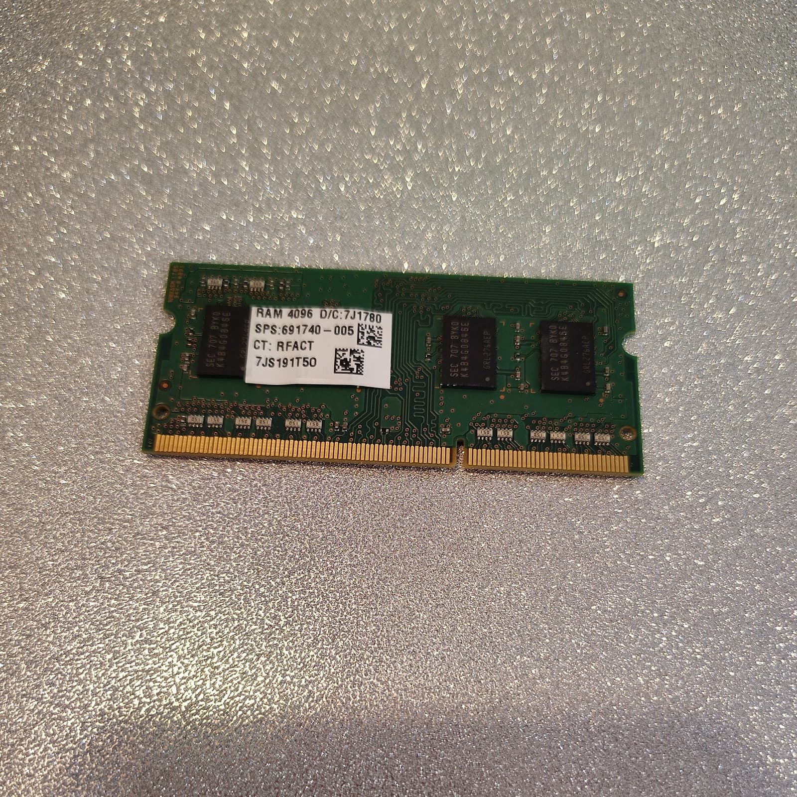 Samsung Laptop Memory 4GB 1Rx8 PC3L-12800S- M471B5173QH0-YK0 - Thumbnail 2