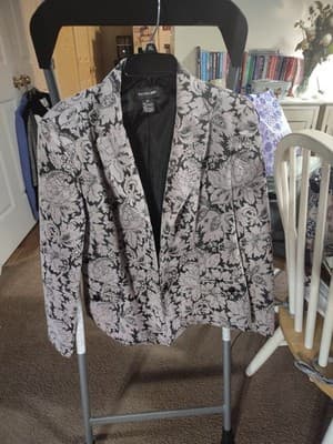 Women's Focus 2000 Flower Print Rayon Jacket (Color: Lilac/Black) Size: 14 - Thumbnail 4