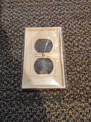 Vintage MCM Eagle Duplex Outlet Receptacle Wall Plate ~ Ivory Bakelite Smooth - Thumbnail 2
