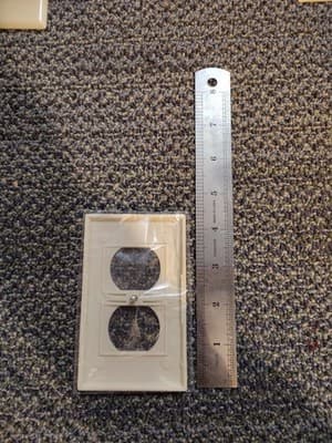 Vintage MCM Eagle Duplex Outlet Receptacle Wall Plate ~ Ivory Bakelite Smooth - Thumbnail 3