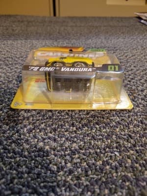 MGA CarTuned Series 8 No 01 79 GMC Vandura Customs Yellow - Thumbnail 3