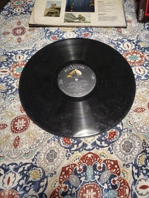 Elvis Presley Christmas Album Vinyl Record RCA Victor LPM-1951 - Thumbnail 5