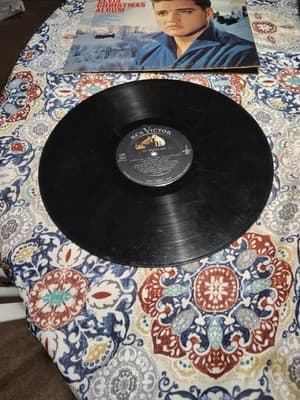 Elvis Presley Christmas Album Vinyl Record RCA Victor LPM-1951 - Thumbnail 3