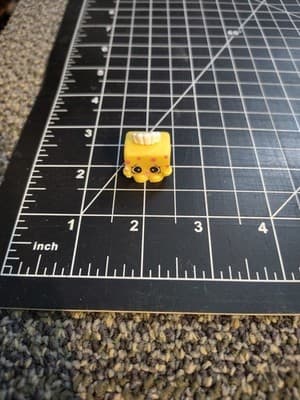 Shopkins Season 5 Yellow Tiny Tissues Figure - Thumbnail 3