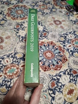 Daily Guideposts 2019 : A Spirit-Lifting Devotional by Guideposts [BIN A39] - Thumbnail 3