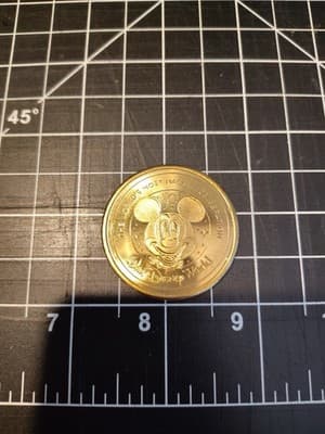 Disney 50th Anniversary Gold Medallion Daisy Duck - Thumbnail 2