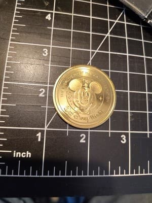 Disney World 50th Anniversary Medallion Coin Donald daisy Winnie the pooh piglet - Thumbnail 2