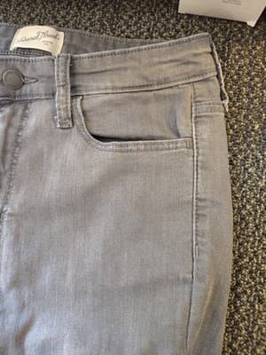 Gray Universal Thread Goods Co. Skinny Jeans Junior 6 short 28 waist women - Thumbnail 3