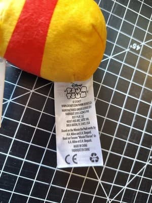 Just Play - Disney Tsum Tsum Mini Plush - WINNIE THE POOH (2.5 inch) - New - Thumbnail 3