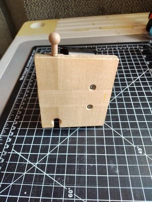 Thomas Wooden Railway Brio Compatable Stop & Go Station Accessory - Thumbnail 5